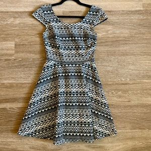 Cute stretchy black & white dress